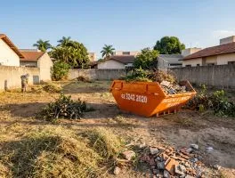 Caçamba para limpeza de terreno em Goiânia